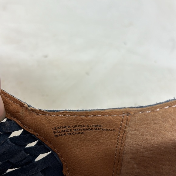 Born women’s Katharina shark distressed size 8 - Picture 7 of 11